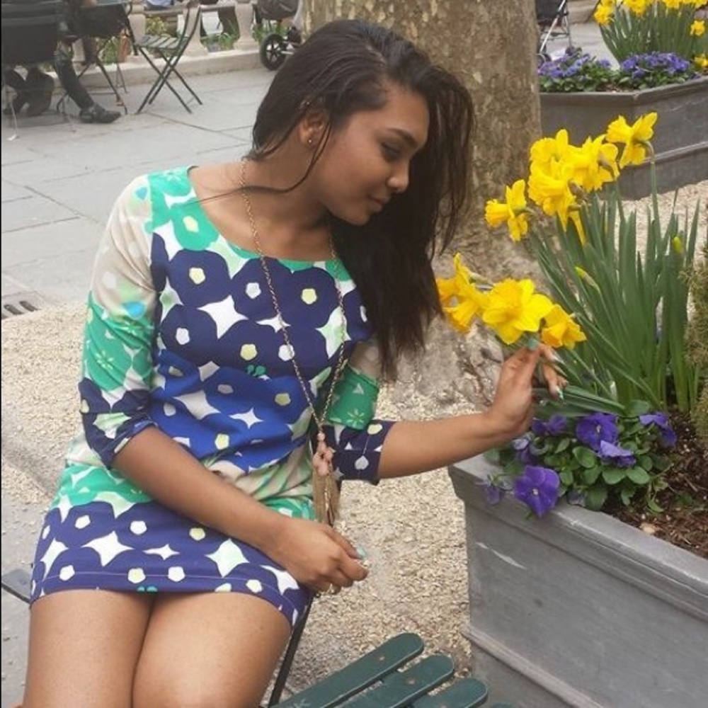 Floral print mid sleeve shift dress.